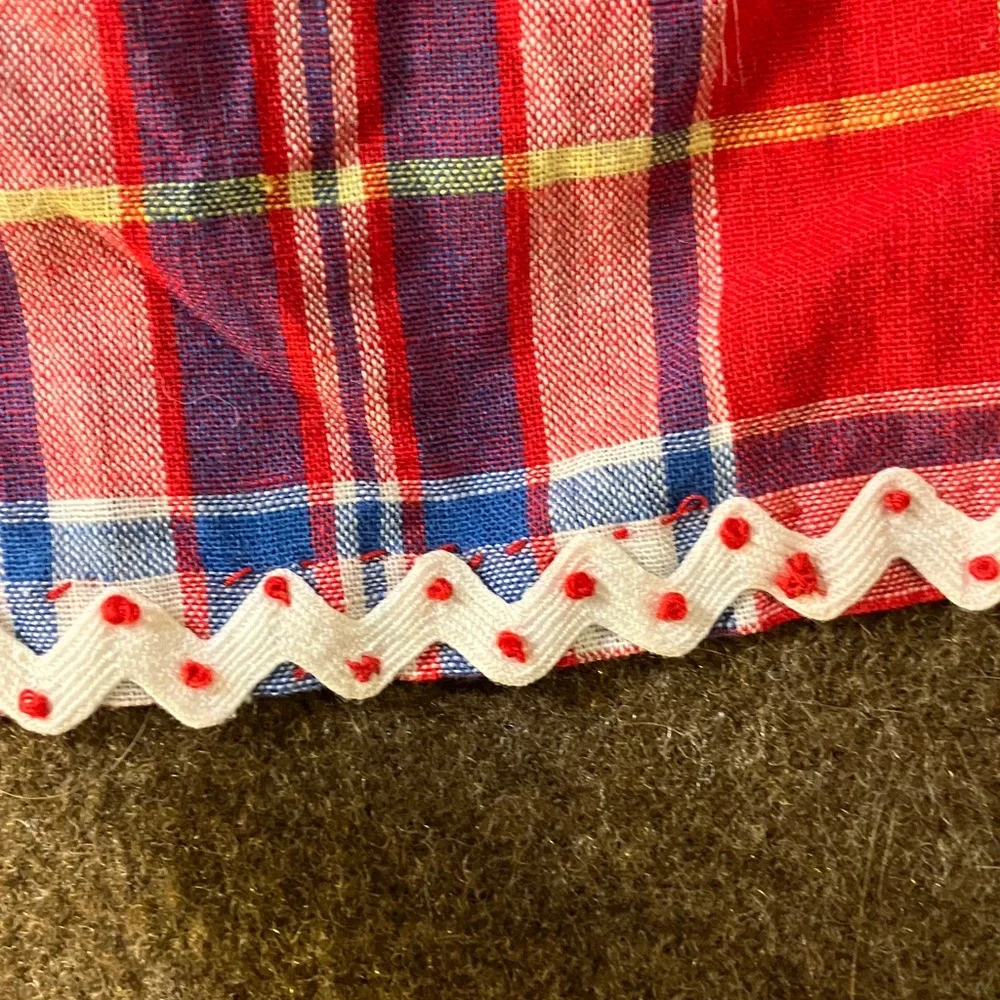 Vintage handmade tartan plaid apron with brick rack and candlewick stitching